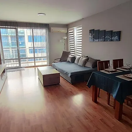 Beatris Modern Comfort Apartment