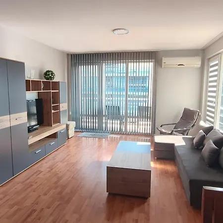 Beatris Modern Comfort Apartment